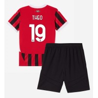 Camisa de Futebol AC Milan Theo Hernandez #19 Equipamento Principal Infantil 2024-25 Manga Curta (+ Calças curtas)